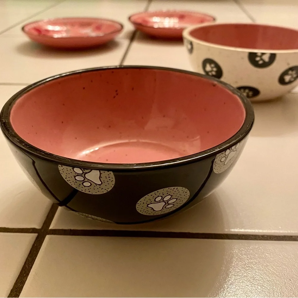Pet bowls and plates